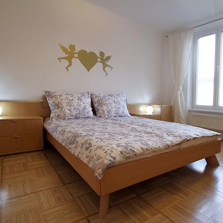 Top Location Vienna Marc Aurel Bilik gambar