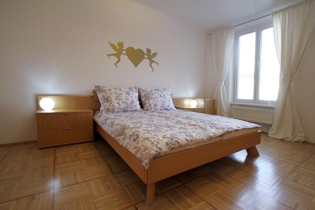 Top Location Vienna Marc Aurel Bilik gambar