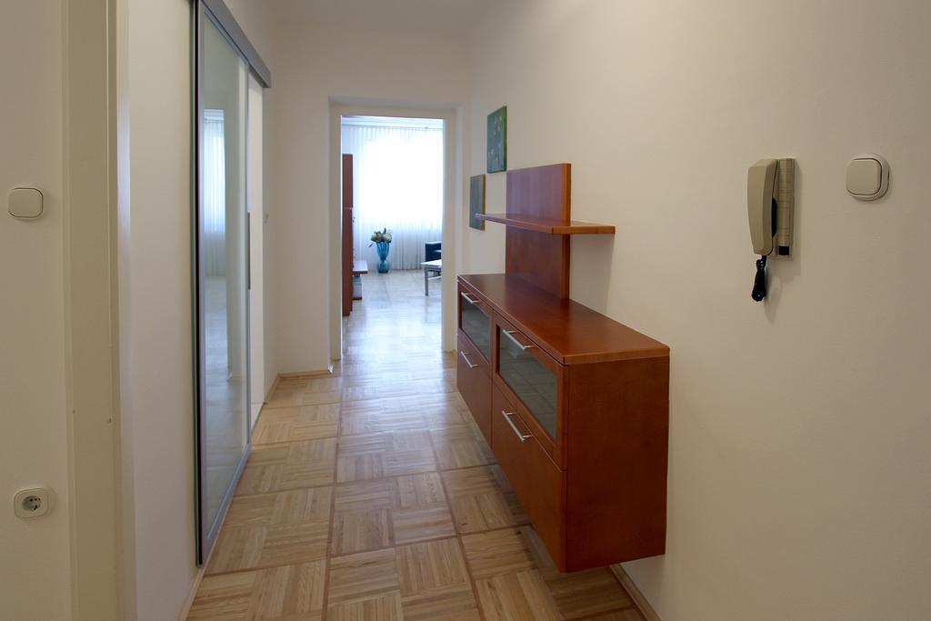 Top Location Vienna Marc Aurel Bilik gambar