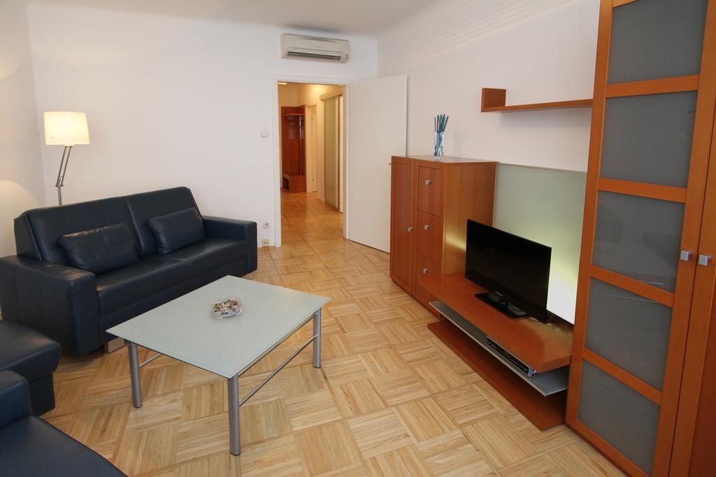 Top Location Vienna Marc Aurel Bilik gambar