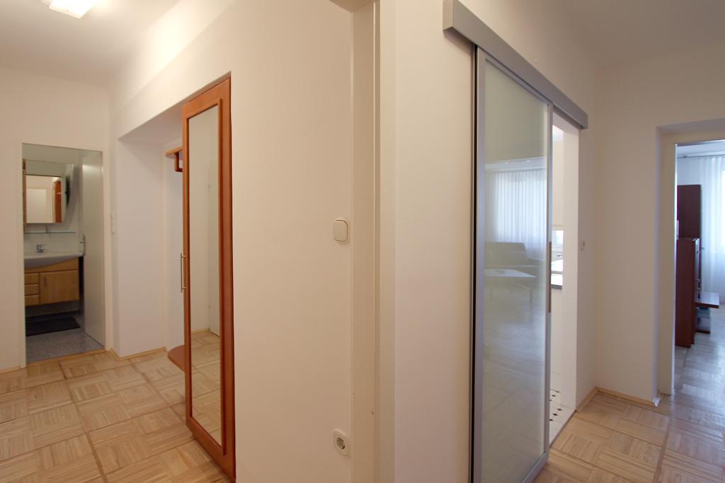 Top Location Vienna Marc Aurel Bilik gambar