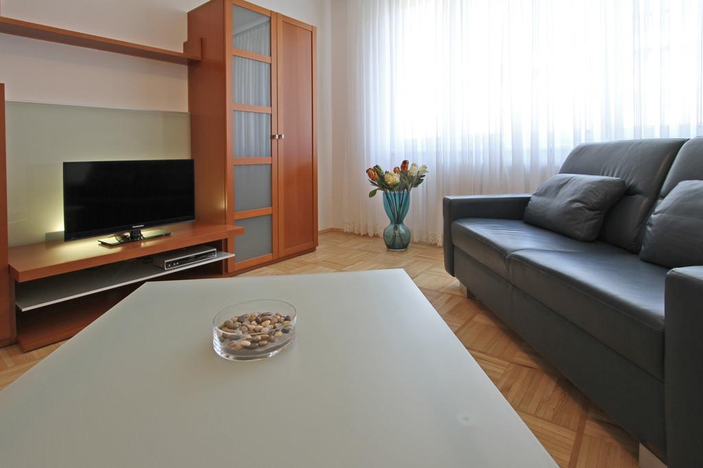 Top Location Vienna Marc Aurel Bilik gambar